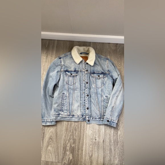 Levi's Other - Levis Sherpa Denim Jacket